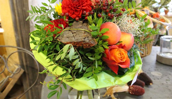 Herbstdekoration und Gestecke