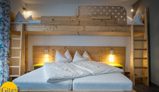 Bett mit Fallschutzbrett f&uuml;r Kleinkinder