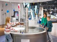 Leinen los f&uuml;rs Staunen &ndash; Schwimmendes Science-Center MS experimenta legt in Kehl an