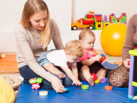 Babys Entwicklung im ersten Jahr: Was passiert und wie Du liebevoll f&ouml;rdern kannst