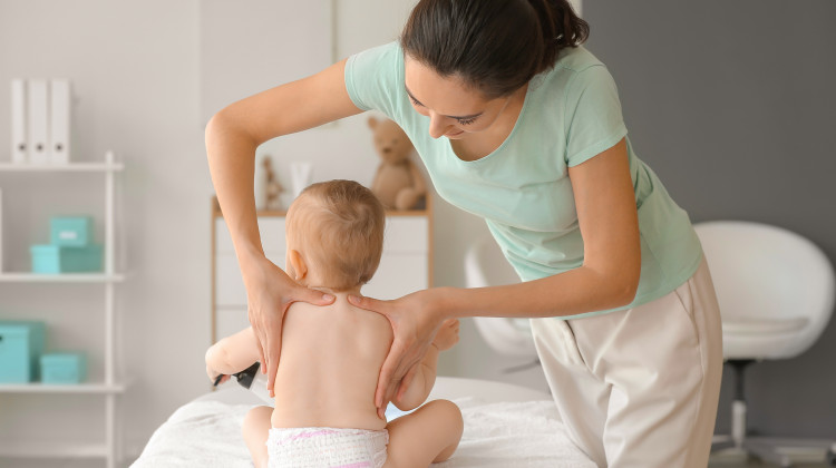 Osteopathie f&uuml;rs Baby: Sanfte H&auml;nde, gro&szlig;e Wirkung &ndash; oder teurer Hokuspokus?