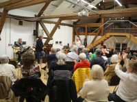 Saiten-Bl&uuml;ten International: Musikpremiere und Buch&uuml;berraschung im Illenau-Atelier